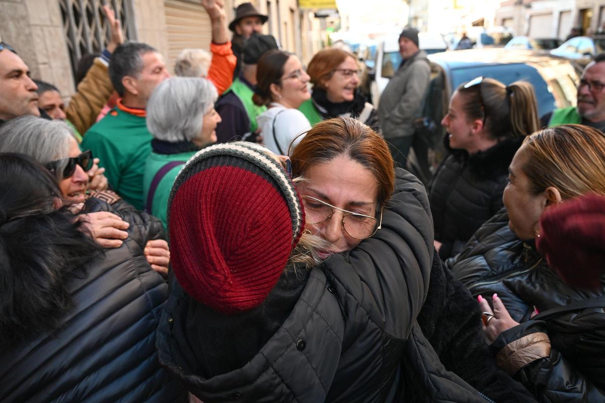 La PAH logra aplazar el desahucio de una mujer y su hija en el barrio de Carrús en Elche