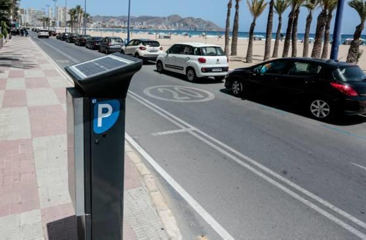 La avenida de Vicente Llorca Alós, donde se reconvertirán en zona azul 169 plazas.