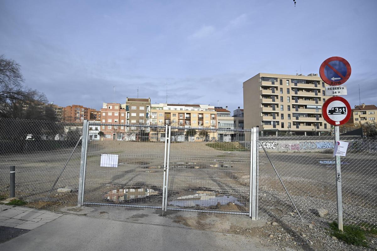 Los antiguos terrenos de Alumalsa ya están vallados