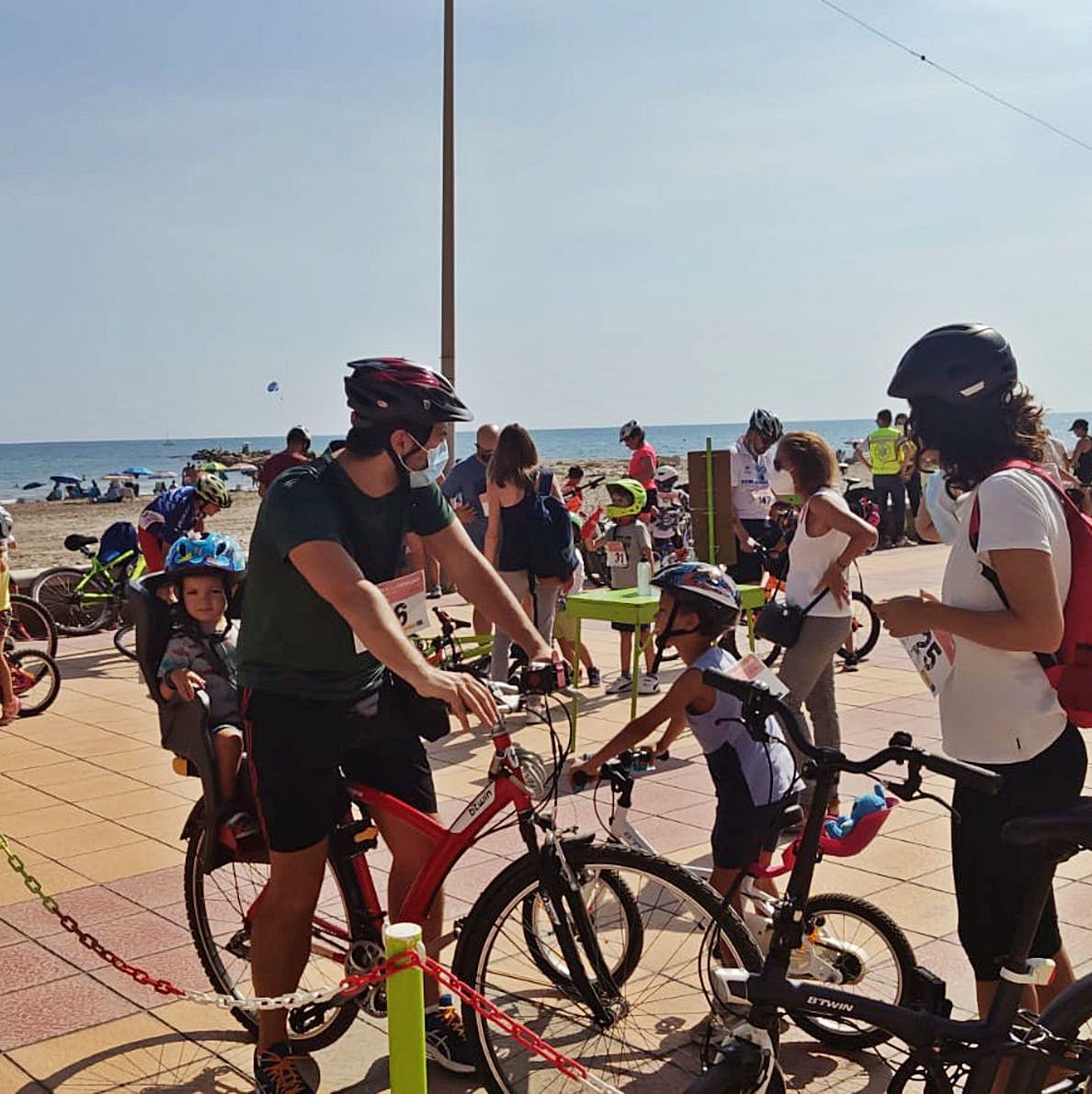 El Campello reivindica la apertura de un carril bici con el Día sin Coches 