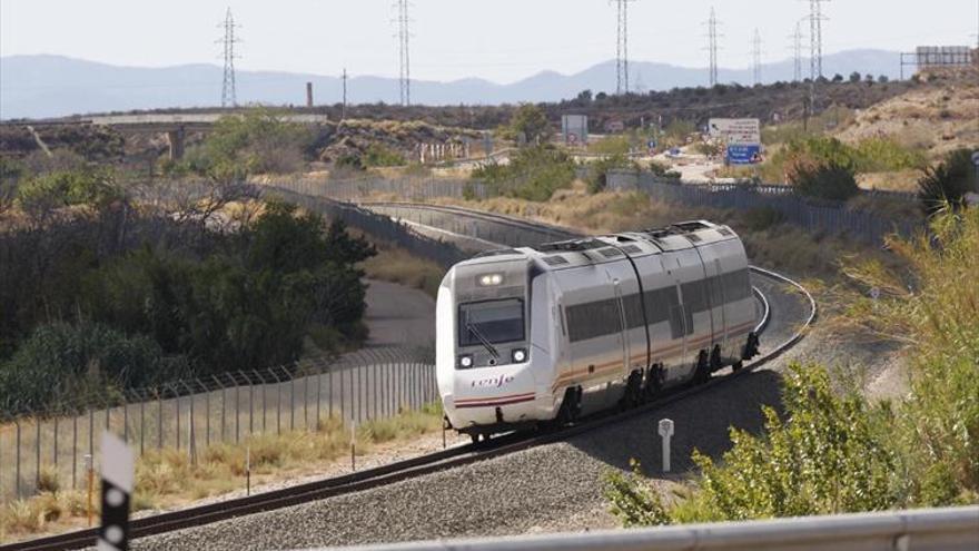 Adif reduce cinco limitaciones de velocidad en el tren a Sagunto