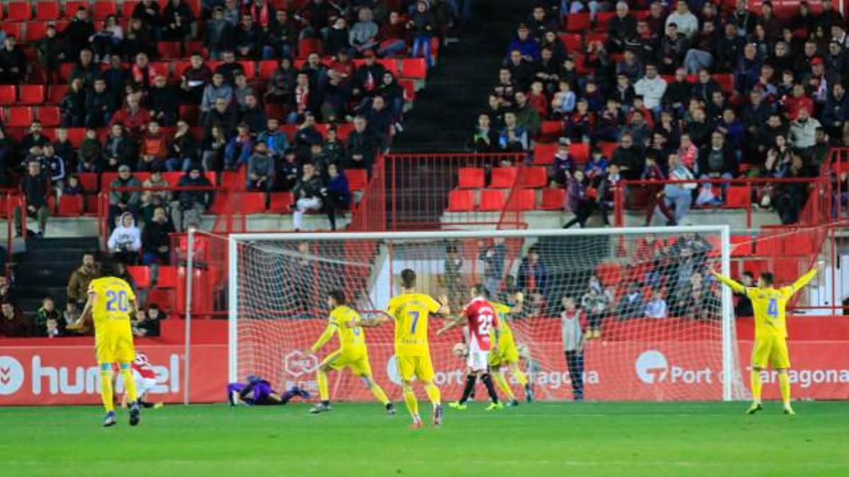 El Cádiz se reengancha en la zoan alta tras vencer al Nástic