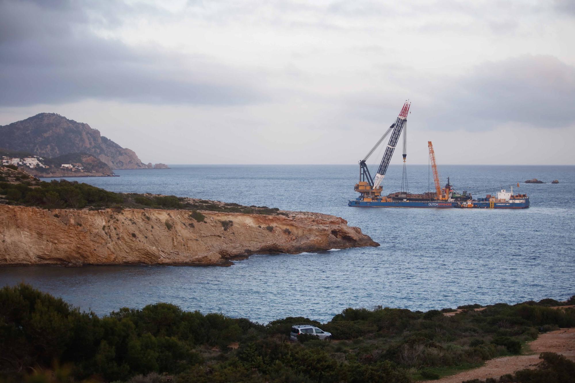 Finaliza el reflotamiento del yate de lujo hundido en Ibiza