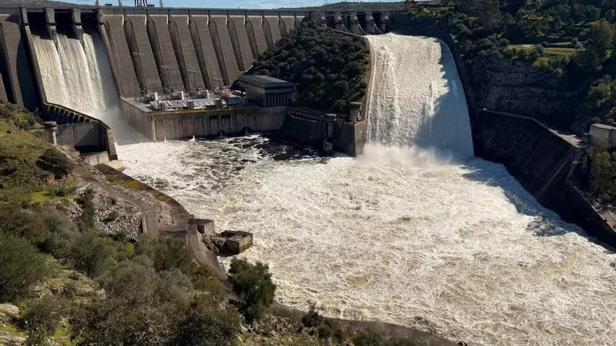 Vídeo | Estas son las espectaculares imágenes del desembalse de Alcántara a vista de pájaro