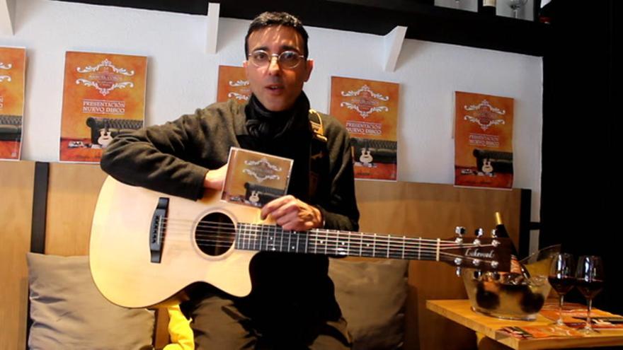 El cantautor extremeño Manuel Cobos presenta disco