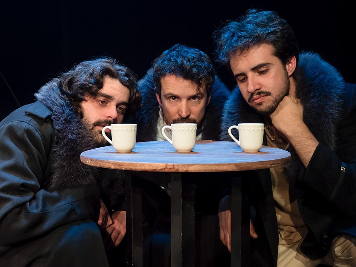 Mario Salas de Rueda, Marcos Montagud y José Ortuño en la obra 'Las tres hermanas'.