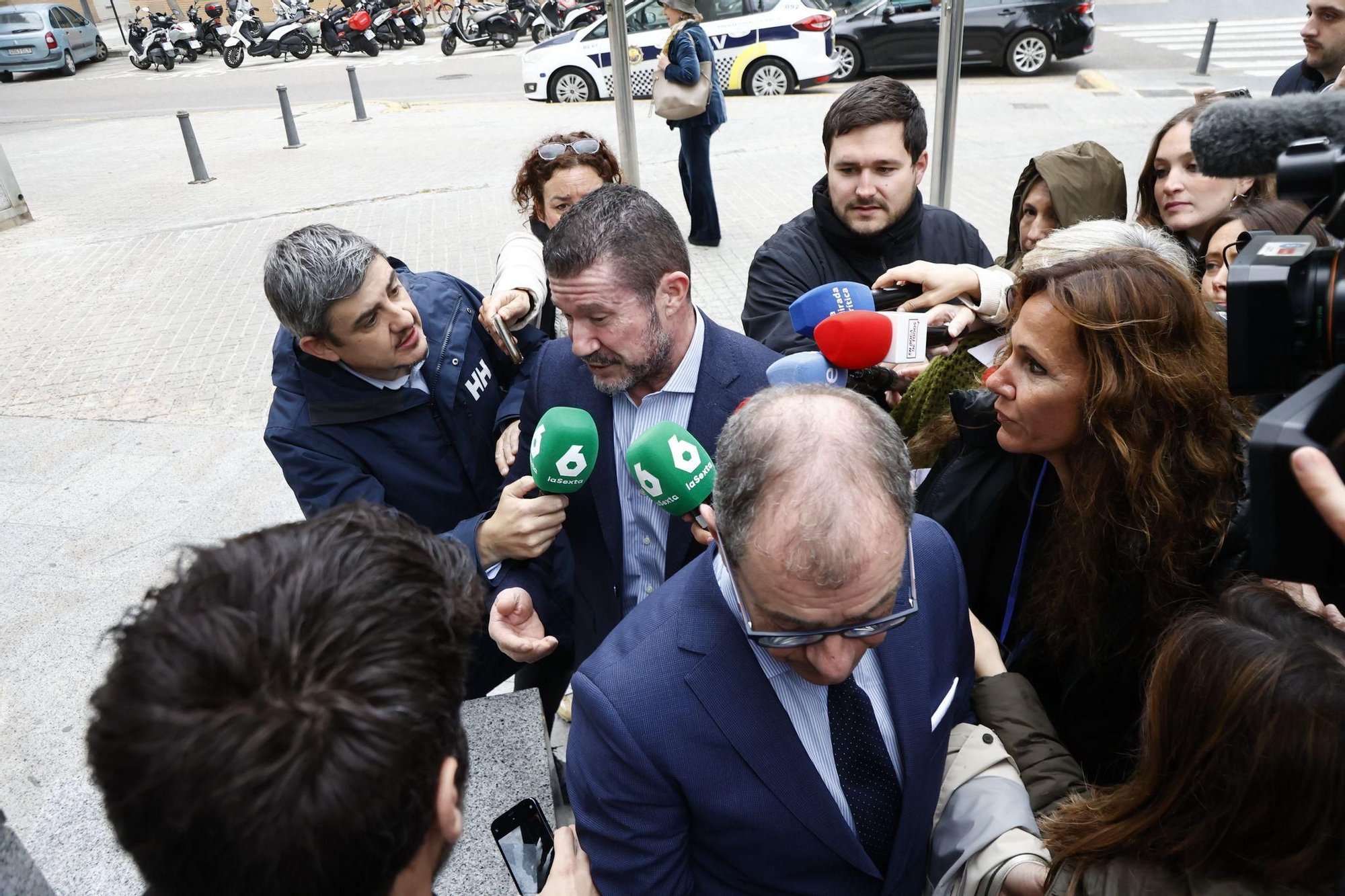 La llegada de la exconsellera Pradas y Argüeso para declarar como imputados por la gestión de la dana