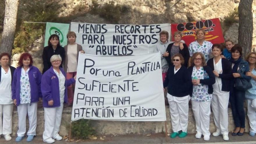 Trabajadores del geriátrico del Preventorio protestando frente al centro.