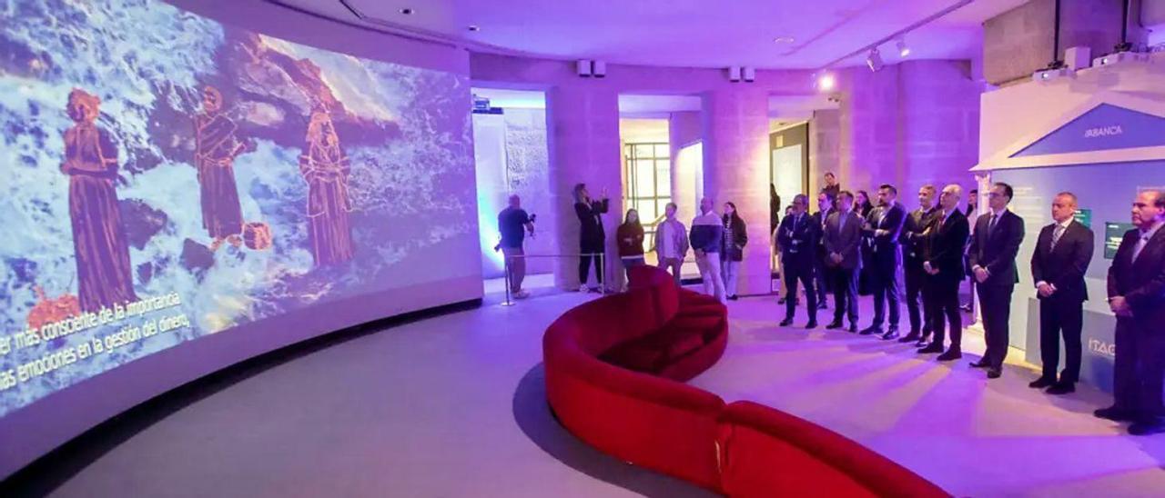 Presentación de la exposición «Ítaca», este jueves en la sala de exposiciones del Teatro García Barbón.