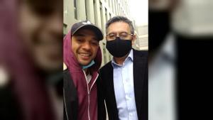 Un detingut que ha coincidit als jutjats amb Bartomeu es fa un ‘selfie’ amb ell