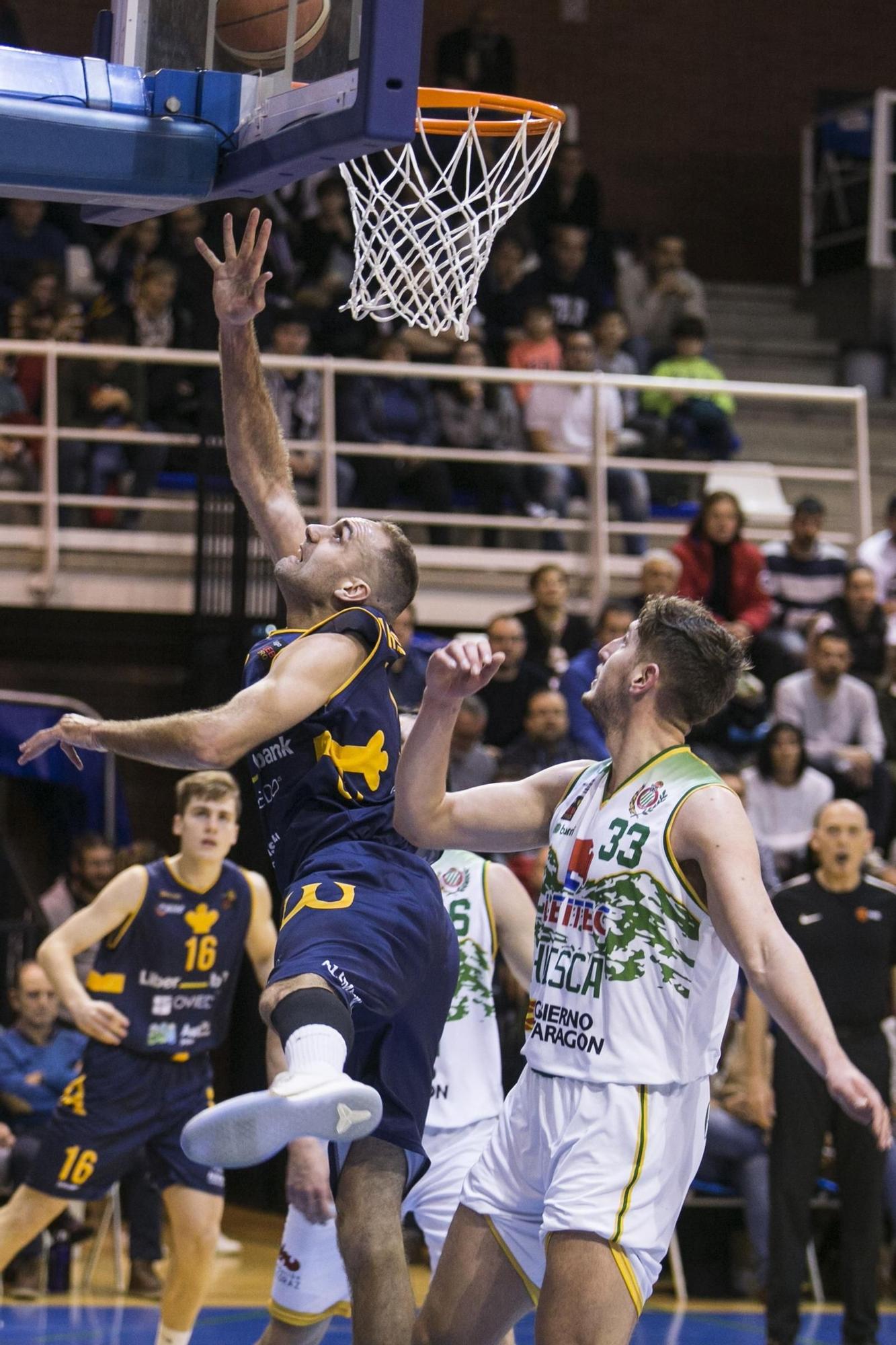 Oliver Arteaga con el Liberbank Oviedo Baloncesto