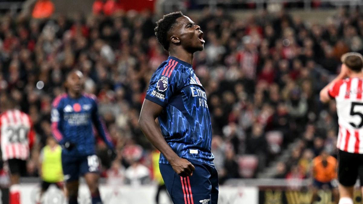 Bukayo Saka celebra un gol