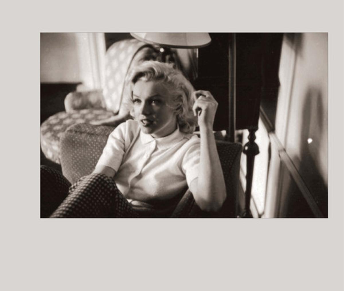 Imagen del libroMarilyn: agosto de 1953, publicado por Calla Editions, que incluye un centenar de fotos inéditas de la actriz. Todas las imágenes del libro fueron tomadas durante el verano de 1953 en Alberta, Canadá, cuando la actriz tenía 27 años.