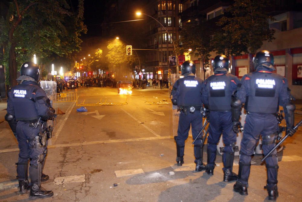 Contenidors cremats, càrregues policials i enfrontaments a Girona