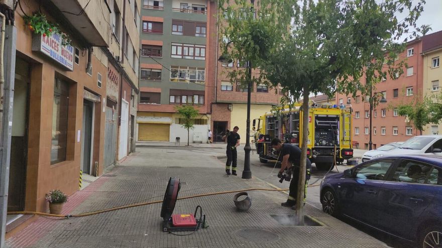 Una panadería de Raíces, en Castrillón, arrasada por el fuego: así ha quedado el negocio (aunque no hay que lamentar daños personales)