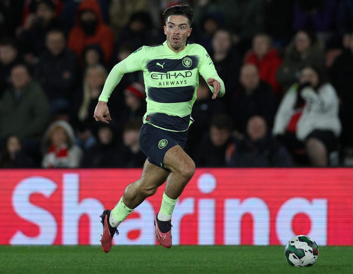 Jack Grealish: La salida del extremo inglés podría ser un hecho incluso antes de confirmarse cualquier sanción. Sin encontrar el nivel esperado y generado por la inversión que se hizo por él, Grealish podría ‘volar’ de Manchester independientemente de la situación en la que se encuentre el club. Jack Grealish: La salida del extremo inglés podría ser un hecho incluso antes de confirmarse cualquier sanción. Sin encontrar el nivel esperado y generado por la inversión que se hizo por él, Grealish podría ‘volar’ de Manchester independientemente de la situación en la que se encuentre el club.