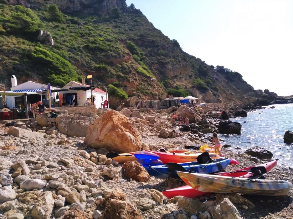 Mil peripecias para llegar a las calas de la Marin