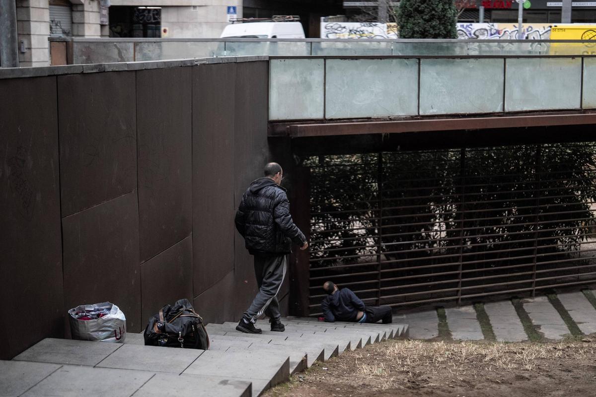 Escaleras de acceso a la vía sepulcral romana de la plaza Vila de Madrid, en Barcelona.