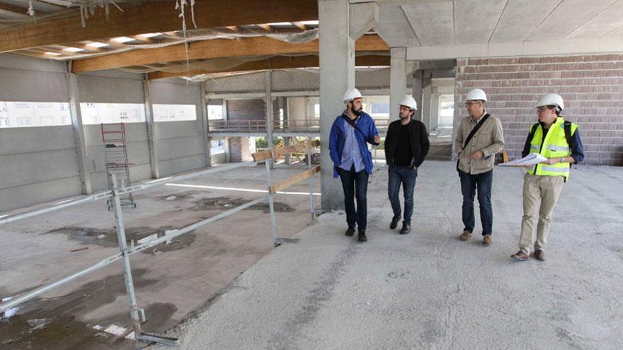 Visita a las obras del polideportivo de O Castrillón.