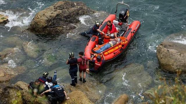 En estado muy grave un hombre rescatado tras precipitarse desde el Cerro