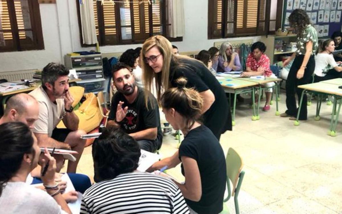 Maestros del CEIP Mestre Colom, durante una formación sobre la evaluación competencial.  | CEP CALVIÀ