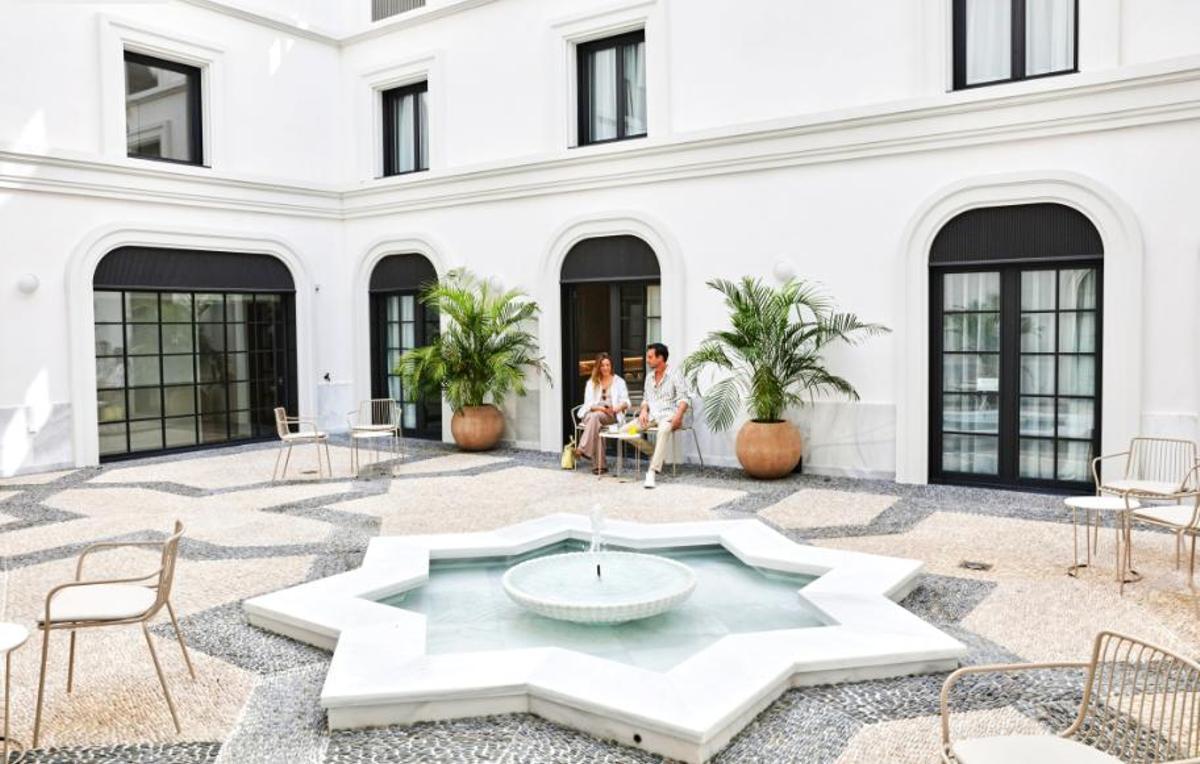 Patio andaluz Hotel Bécquer