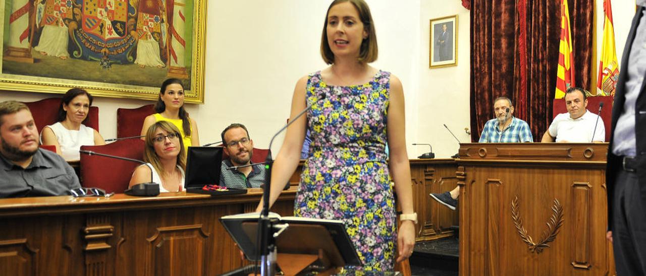 La toma de posesión de Esther Díez, ayer, como concejal de Compromís.