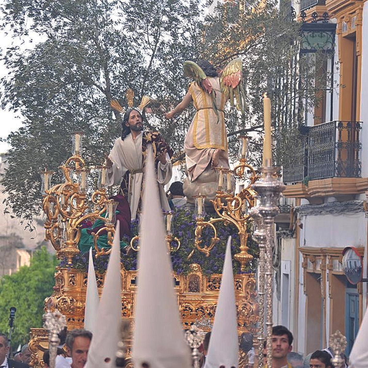 Como novedad, la Hermandad del Huerto deja de cerrar la jornada del Domingo de Ramos para ser la segunda cofradía en Carrera Oficial.