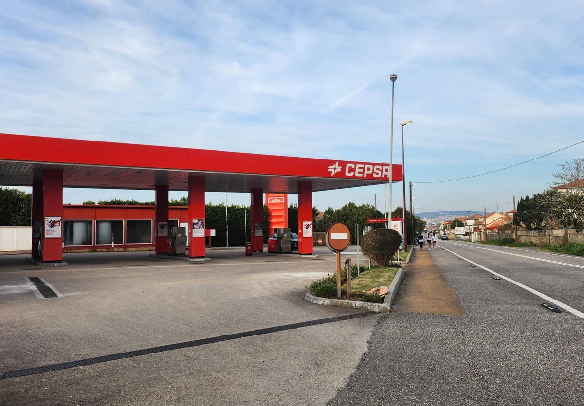 La estación de servicio de Moeve, en Ricardo Mella, una de las que tiene el diésel por encima de dos euros.