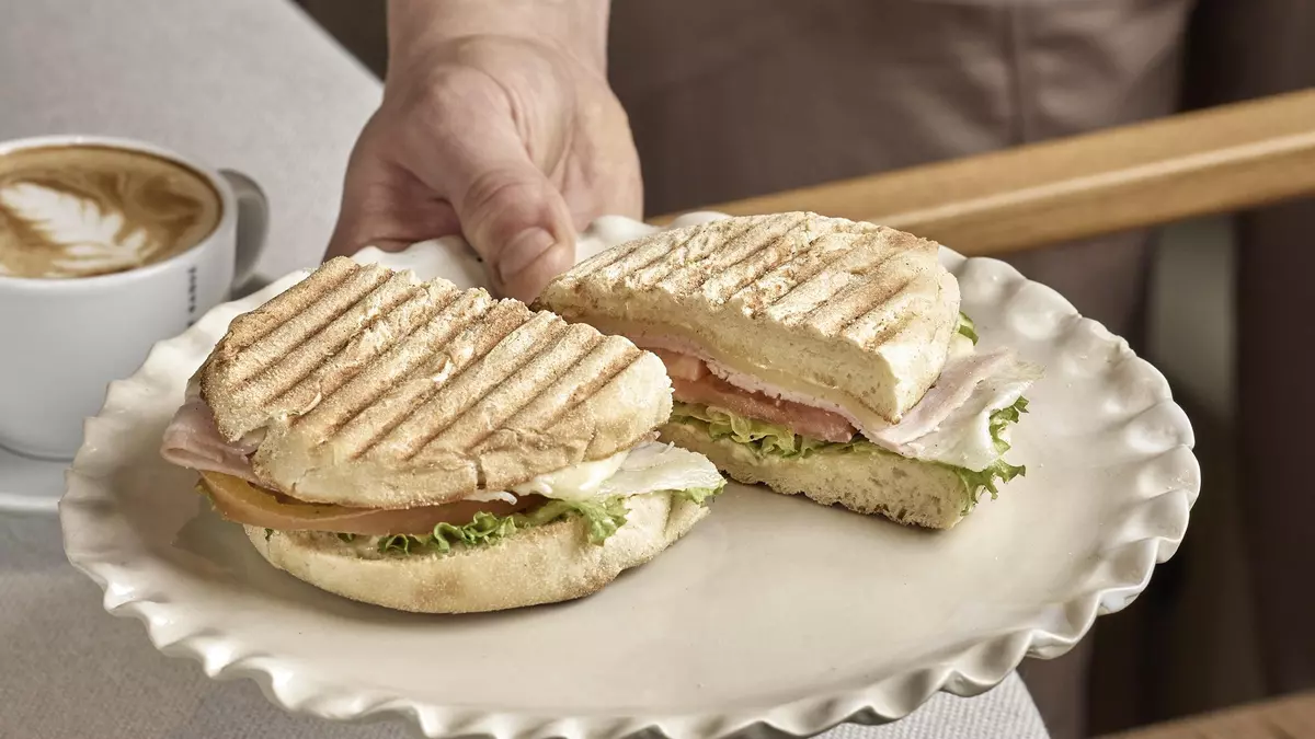 El bocadillo con legión de fans que llegó del sur: dónde comer un campero malagueño en Madrid