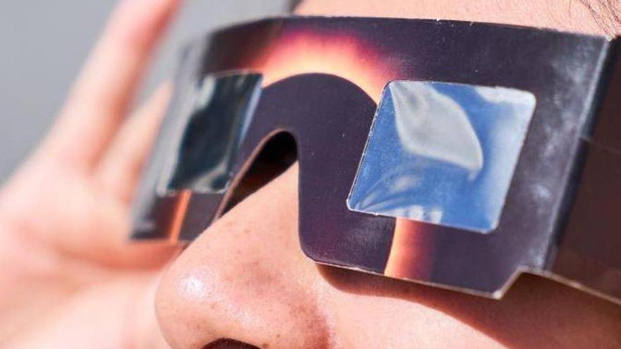 Gafas para ver el eclipse del 12 de agosto: estos son los lugares de A Coruña para conseguirlas