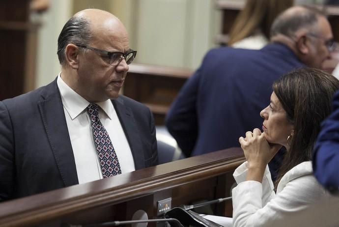 Pleno en el Parlamento de Canarias