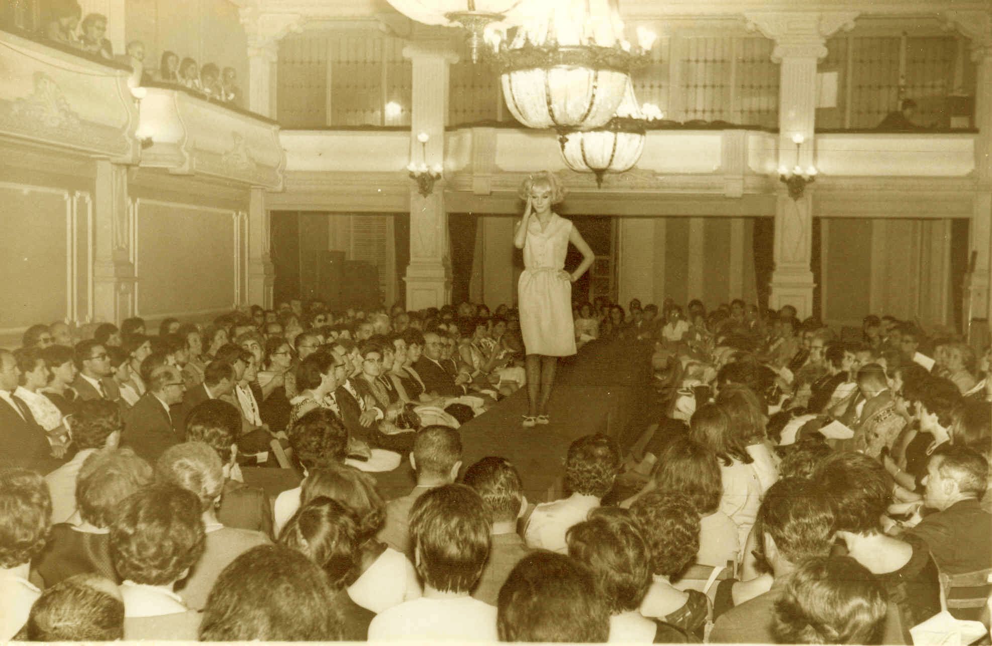 Desfile del Círculo Mercantil.jpg