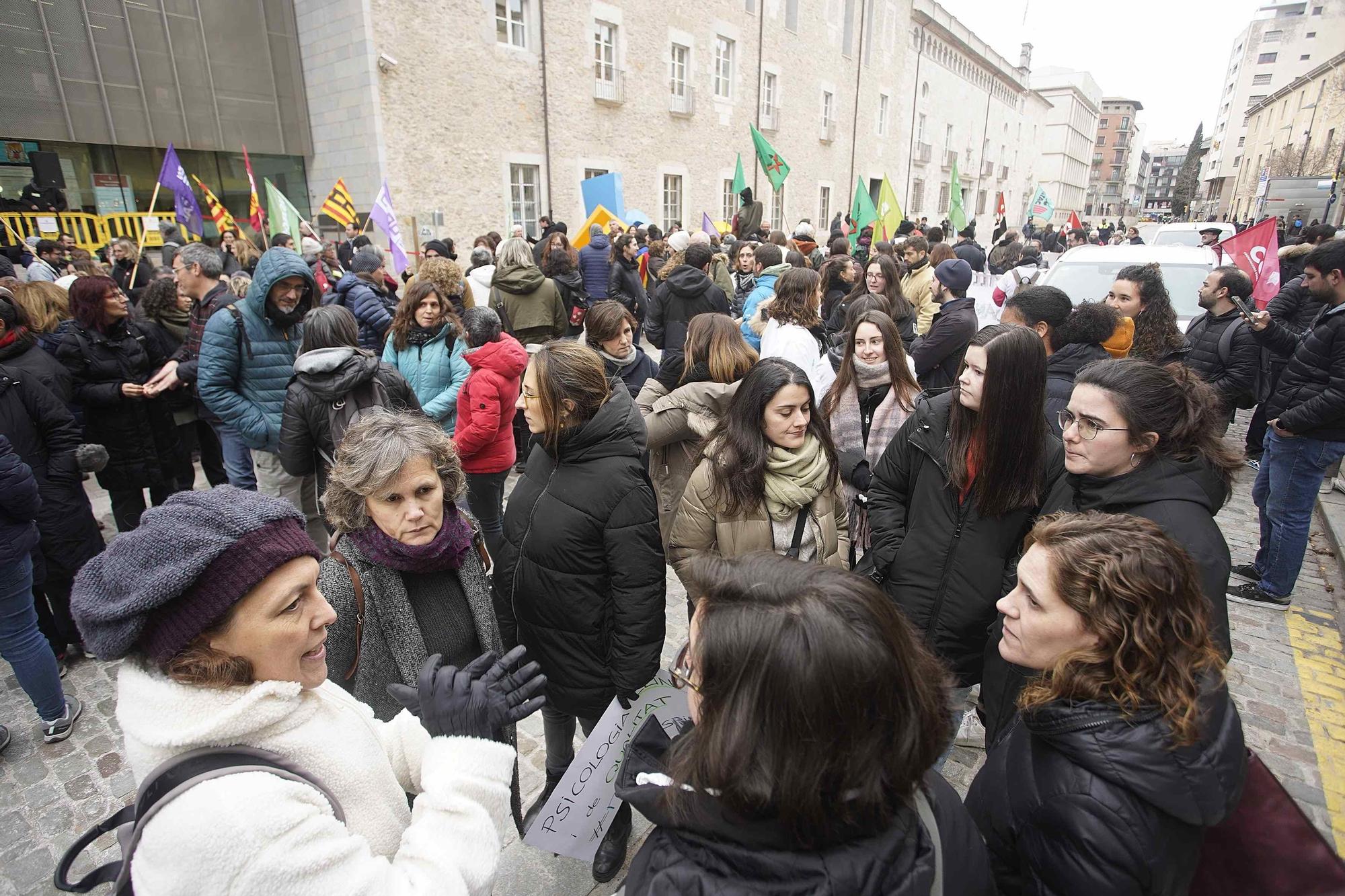 Manifestació a Girona per defensar un sistema educatiu i sanitari "públic i de qualitat"