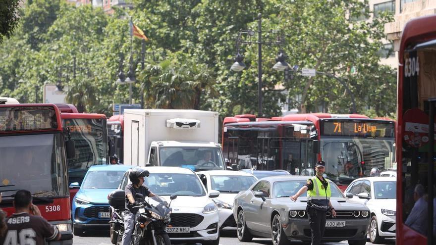 La manifestación de docentes vuelve a colapsar el centro de València
