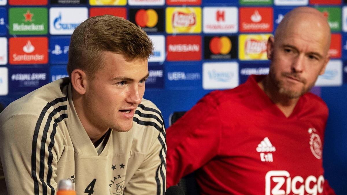 De Ligt y Ten Hag durante sus respectivas etapas en el Ajax