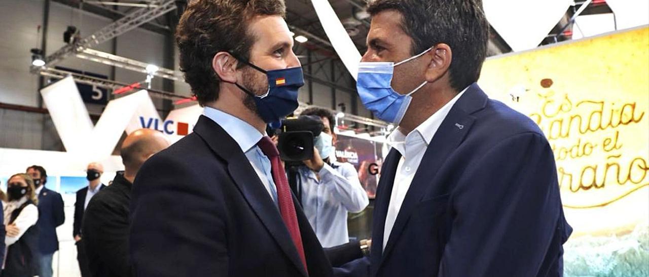 El líder del PP, Pablo Casado, y el presidente de la Diputación, Carlos Mazón, en la feria de Fitur de Madrid, hace unas semanas.  | INFORMACIÓN