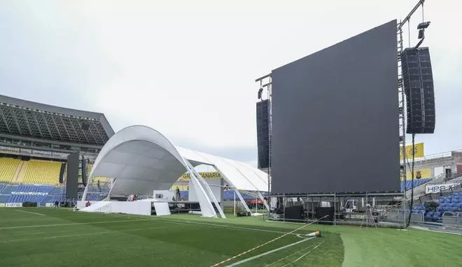 Preparativos en el Estadio de Gran Canaria para la misa del papa León XIV, en imágenes