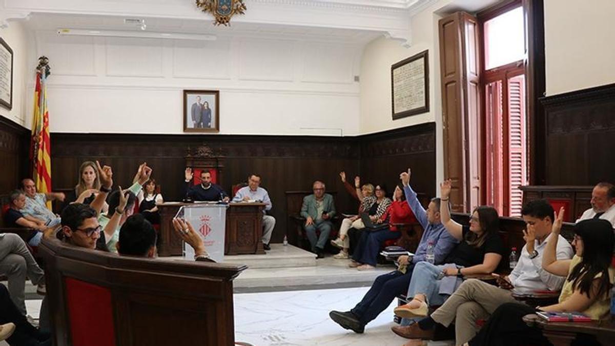Votación en el pleno de Sagunt del acuerdo.