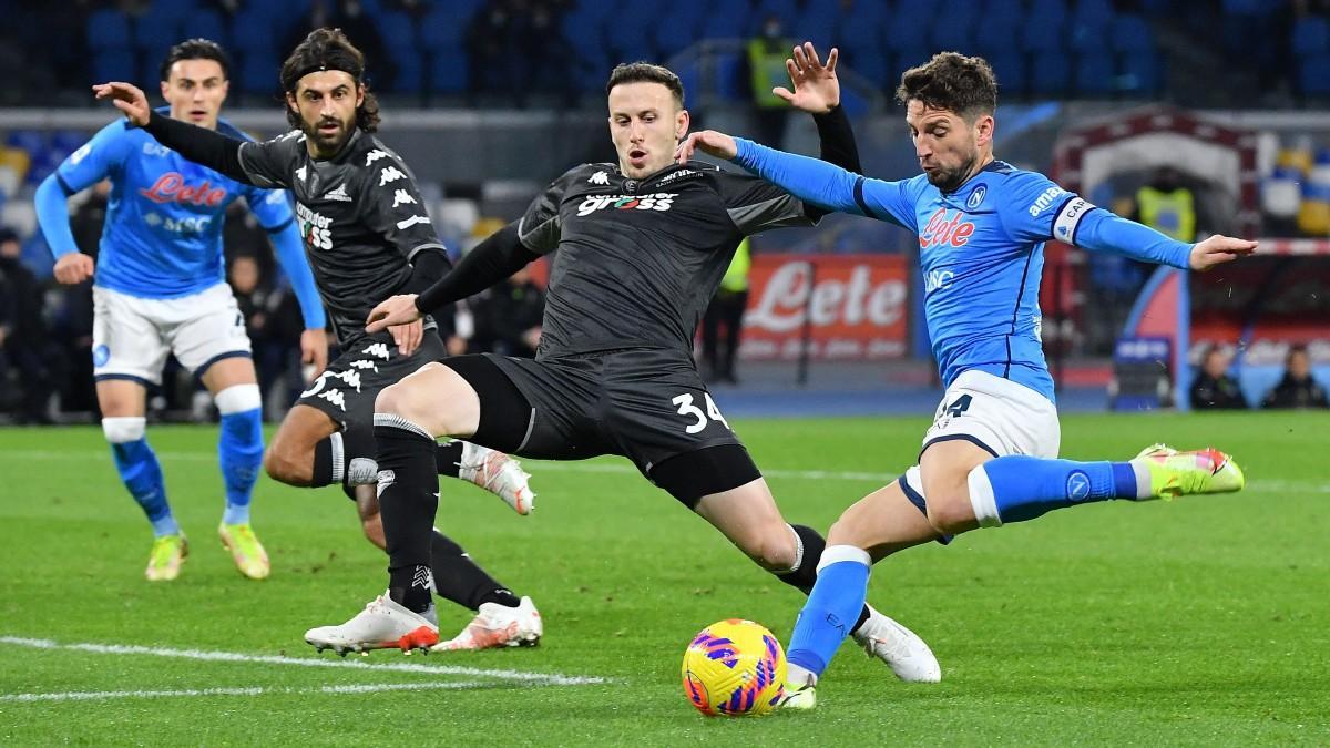 Dries Mertens, jugador del Nápoles, durante una acción del partido ante el Empoli