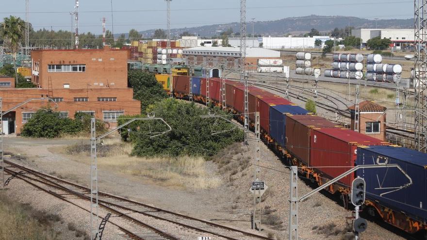 Así van los trabajos de Adif para adaptar la estación de mercancías de El Higuerón a la futura autopista ferroviaria
