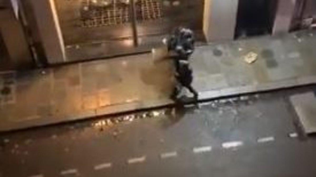 Captura del vídeo de la paliza a un joven por parte de la policía francesa.