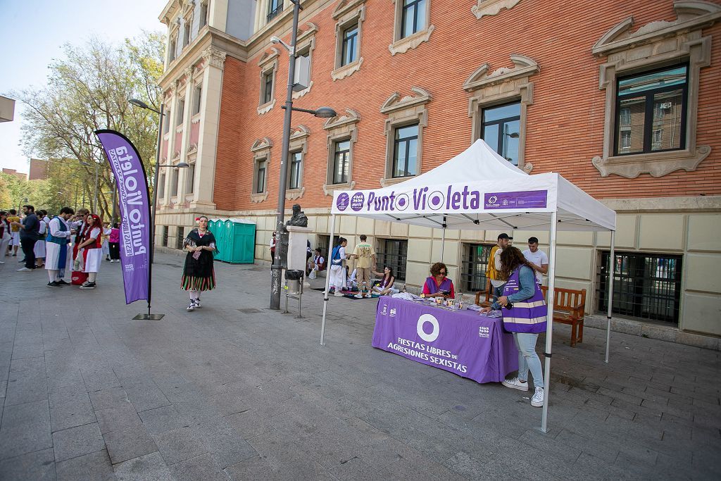 FOTOS | Ambientazo en la calles de Murcia durante el día del Bando