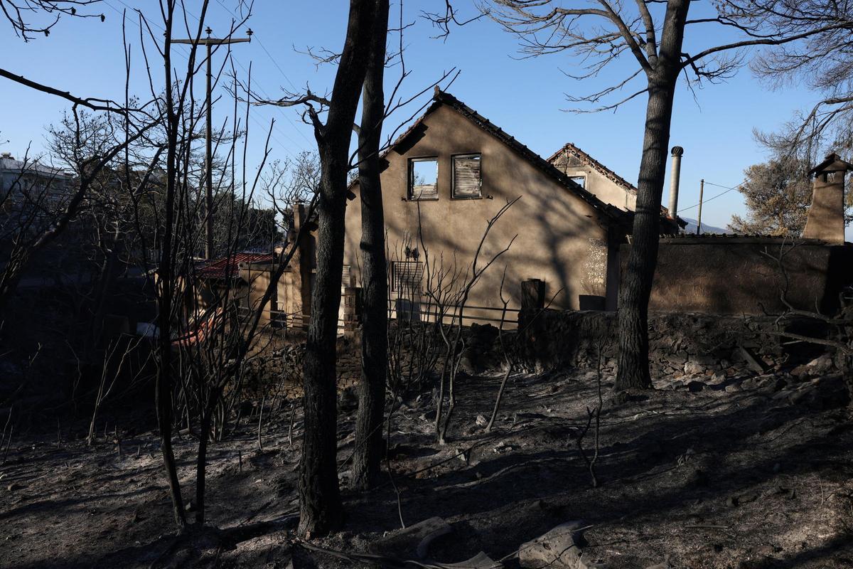 Grecia intensifica su lucha contra el fuego