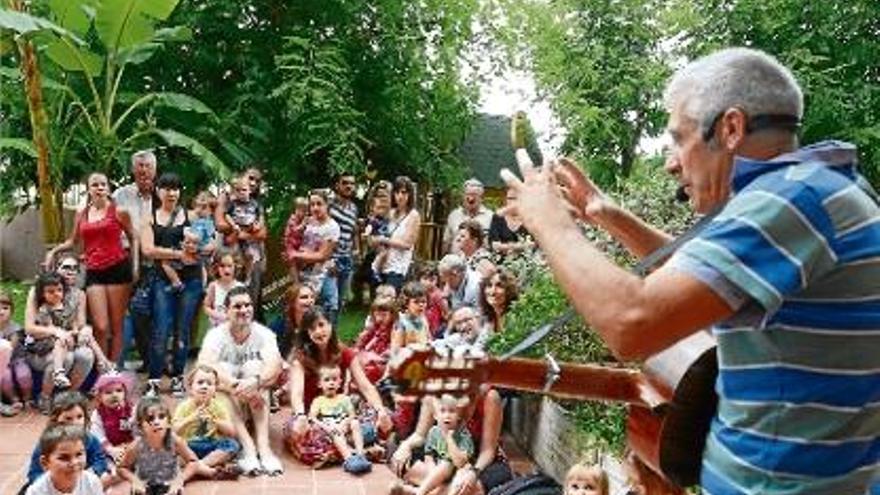 Cançons i balls amb l&#039;animació de Jordi Tonietti a Figueres