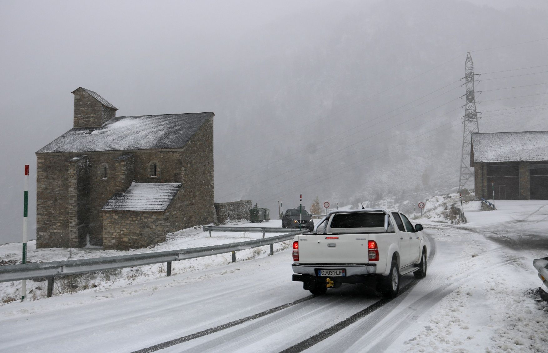 La neu obliga a circular amb cadenes pel port de la Bonaigua i el pla de Beret