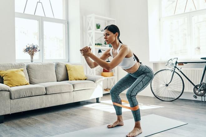 Sentadillas y otros ejercicios para entrenar desde casa y conseguir un culo perfecto