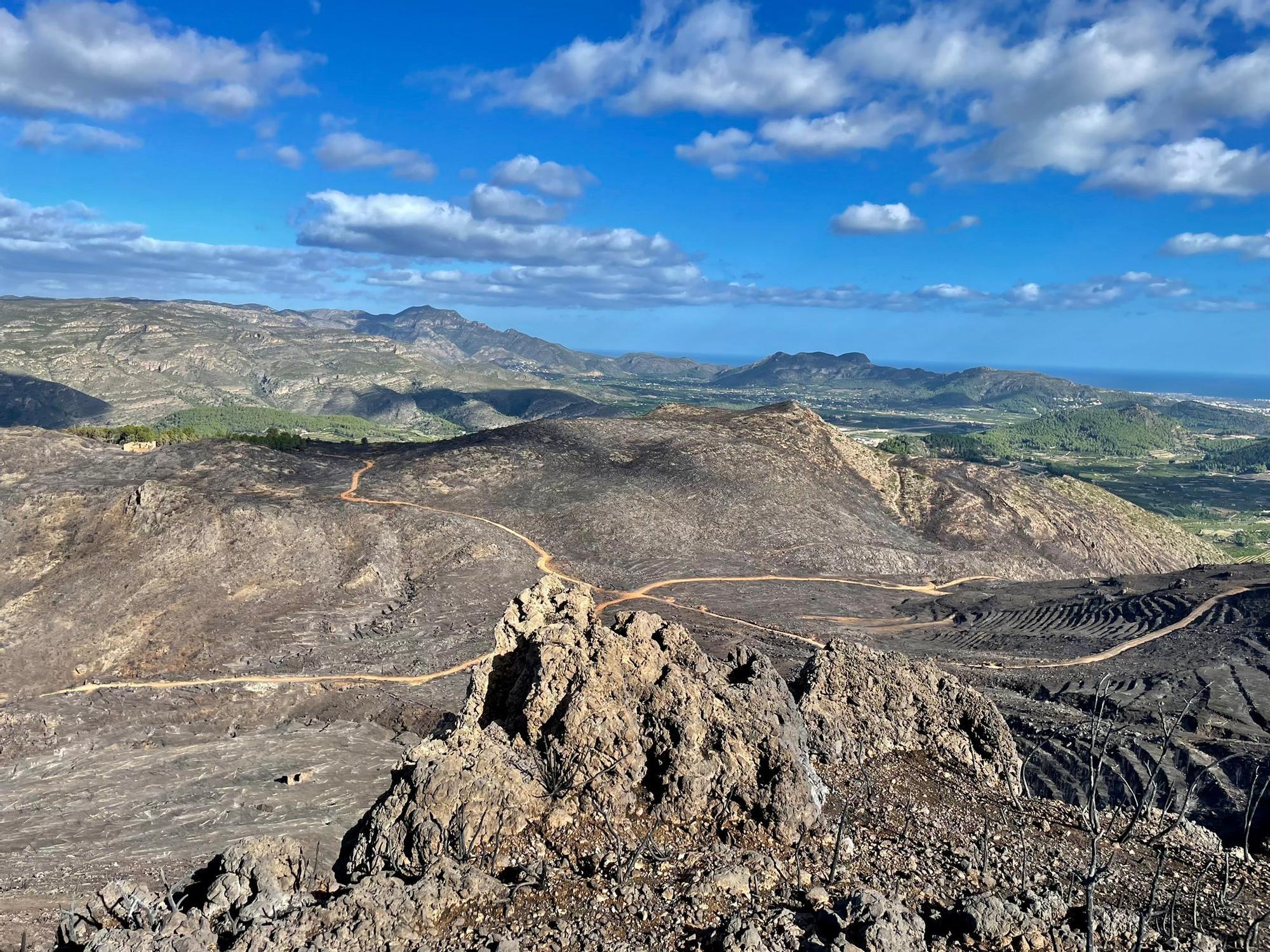 Impresionantes imágenes del incendio de la Safor desde Llocnou de Sant Jeroni