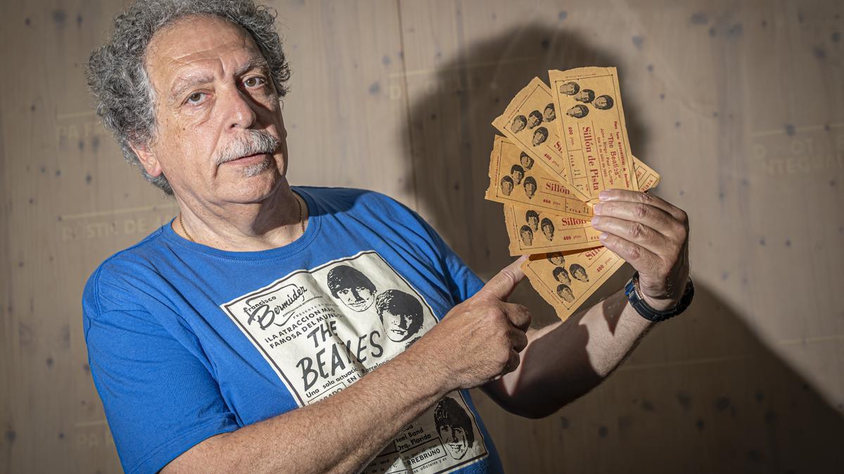 Badalona 29/06/23 Icult. El coleccionista musical Miguel Navarro ha conseguido cinco entradas consecutivas del concierto de los Beatles en la Monumental de Barcelona de 1965 (todo un tesoro para coleccionistas). En la cafetería 365 Obrador, en la playa de Badalona. AUTOR: MANU MITRU