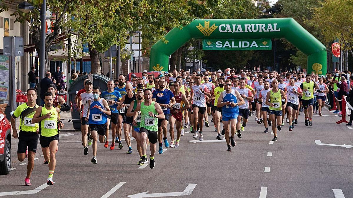 La salida del grupo en el que estaban los favoritos con los tres primeros clasificados ya en cabeza.